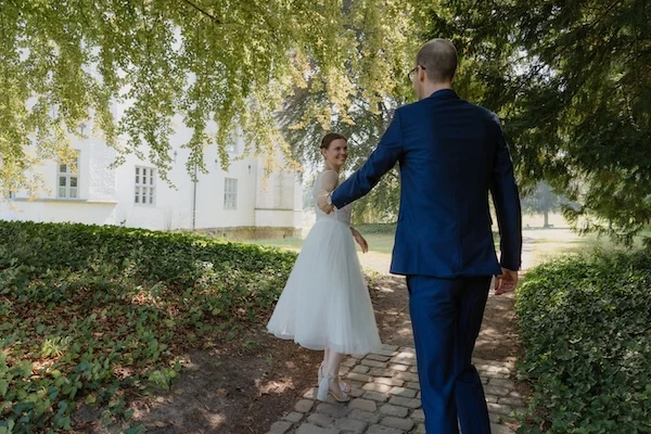 Ahrensburger_schloss_15 Brautpaar im Garten