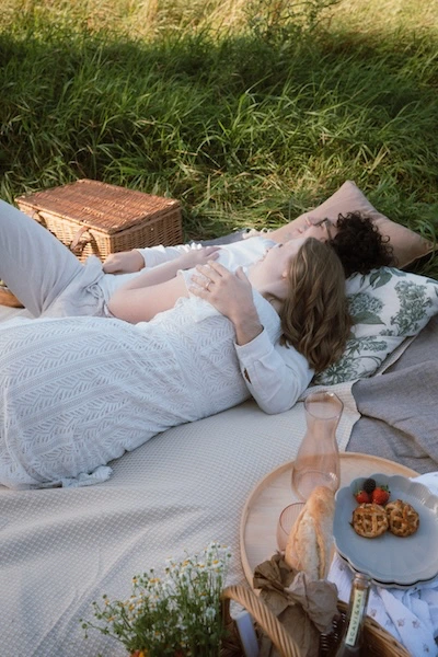 Sommer_picknick_2 Küssendes Pärchen